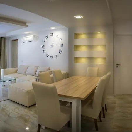 Red Square Apartman *